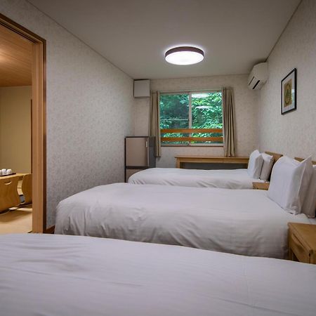 Fujiyama Inn Conifer Fujiyoshida Bagian luar foto