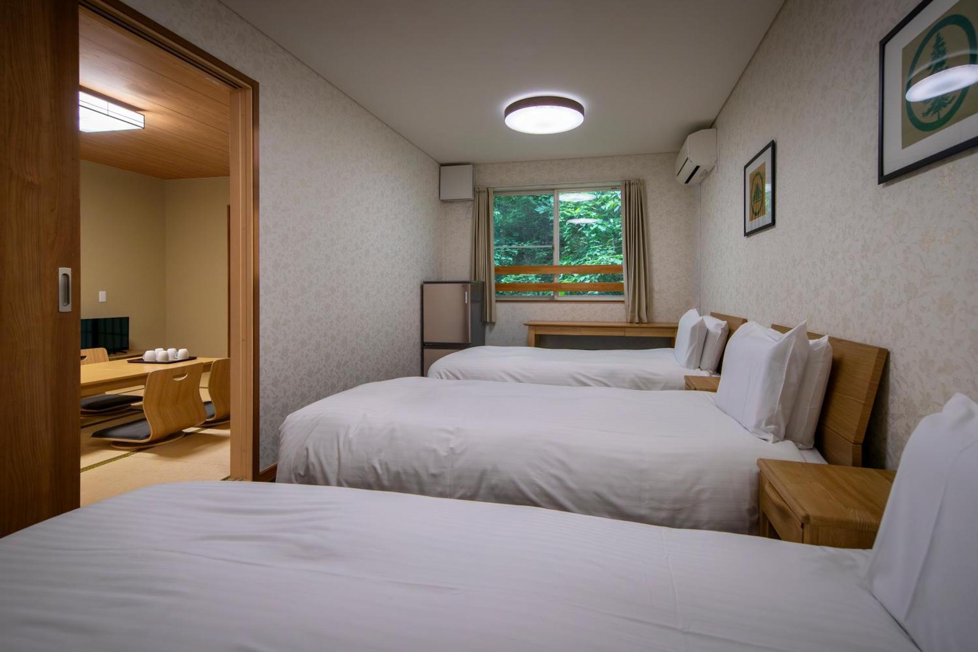 Fujiyama Inn Conifer Fujiyoshida Bagian luar foto