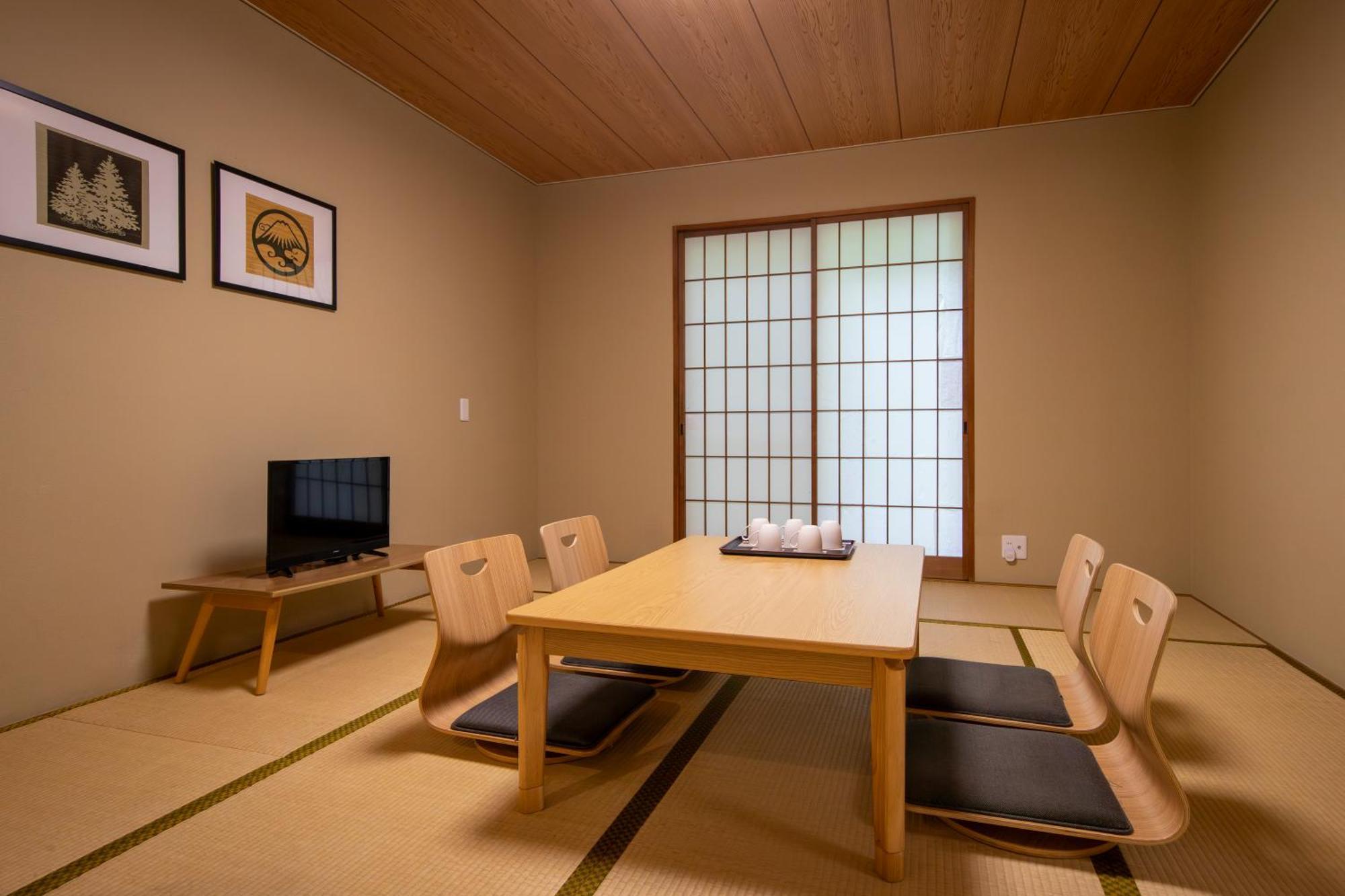 Fujiyama Inn Conifer Fujiyoshida Bagian luar foto