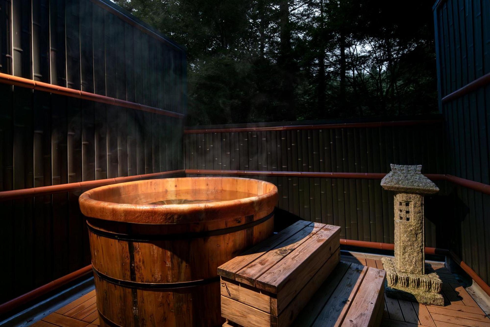Fujiyama Inn Conifer Fujiyoshida Bagian luar foto